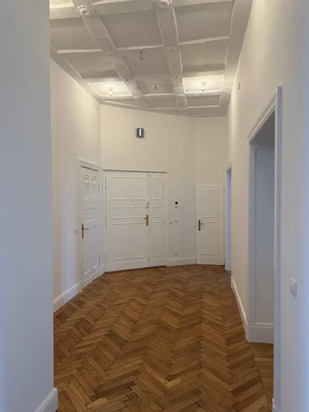 Exklusives Wohnen am Kurfürstendamm: Großzügige 3,5-Zimmer-Wohnung — photo 1